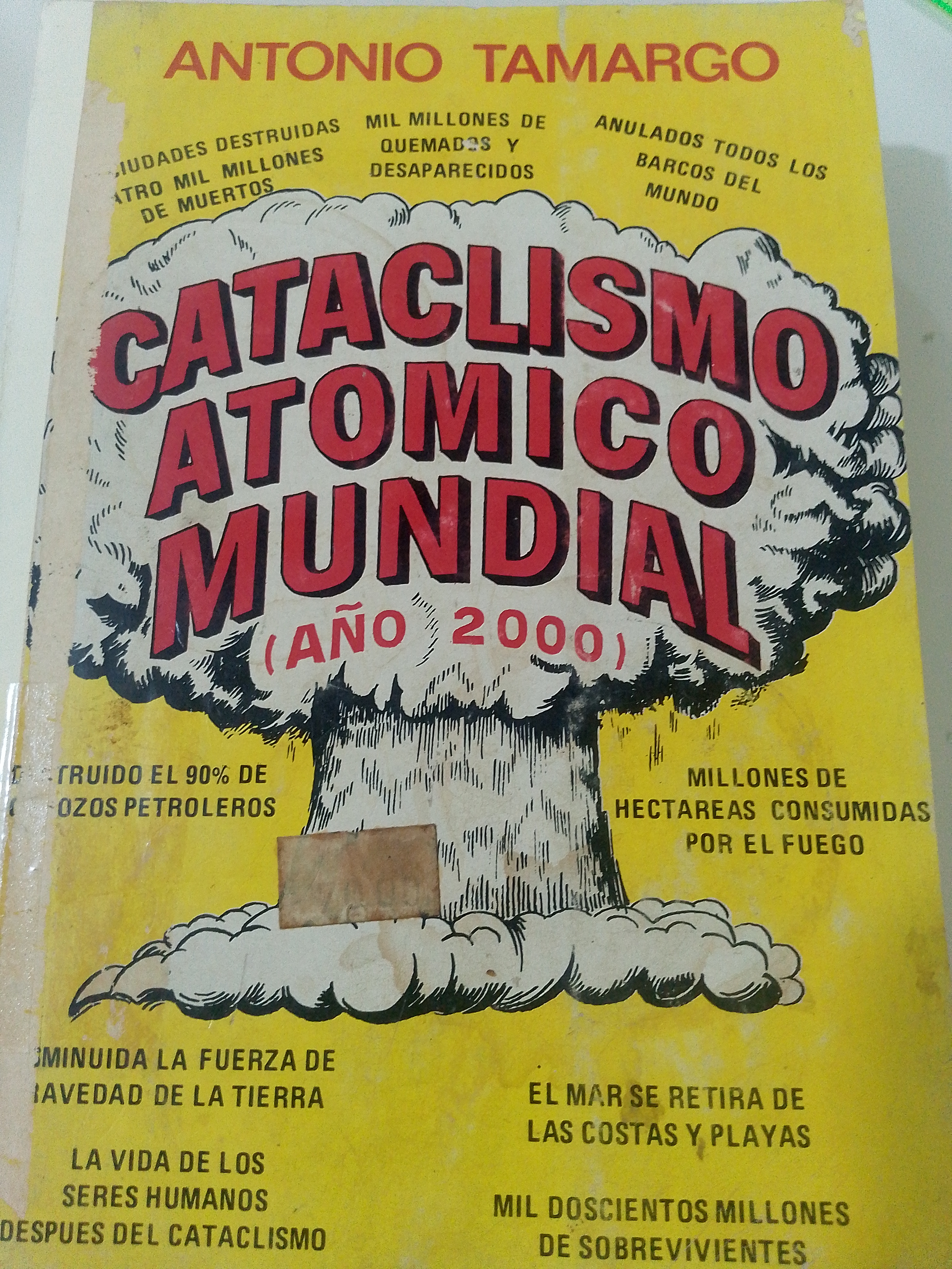 Portada de Cataclismo Atómico Mundial (Año 2000)