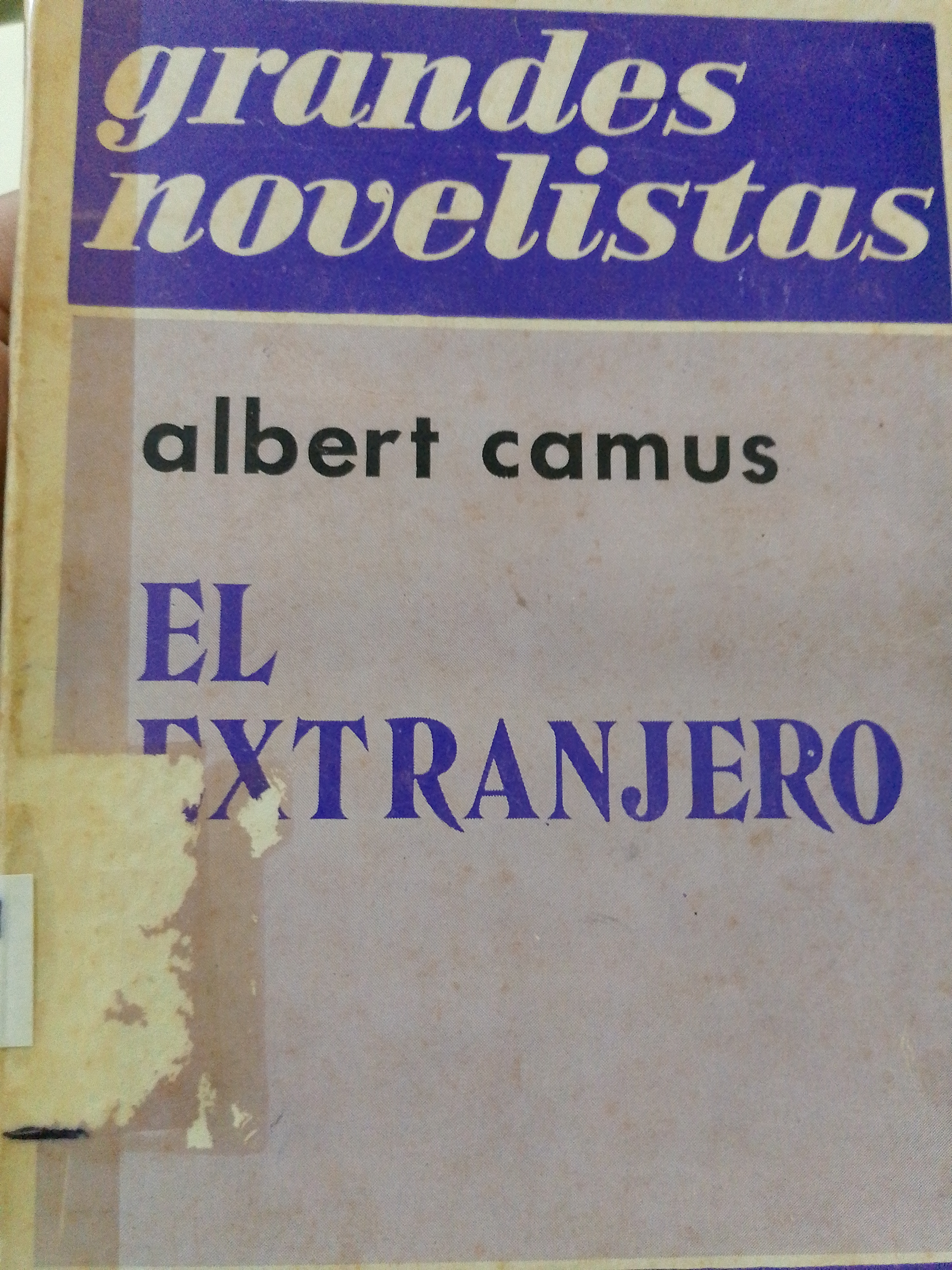 Portada de El extranjero