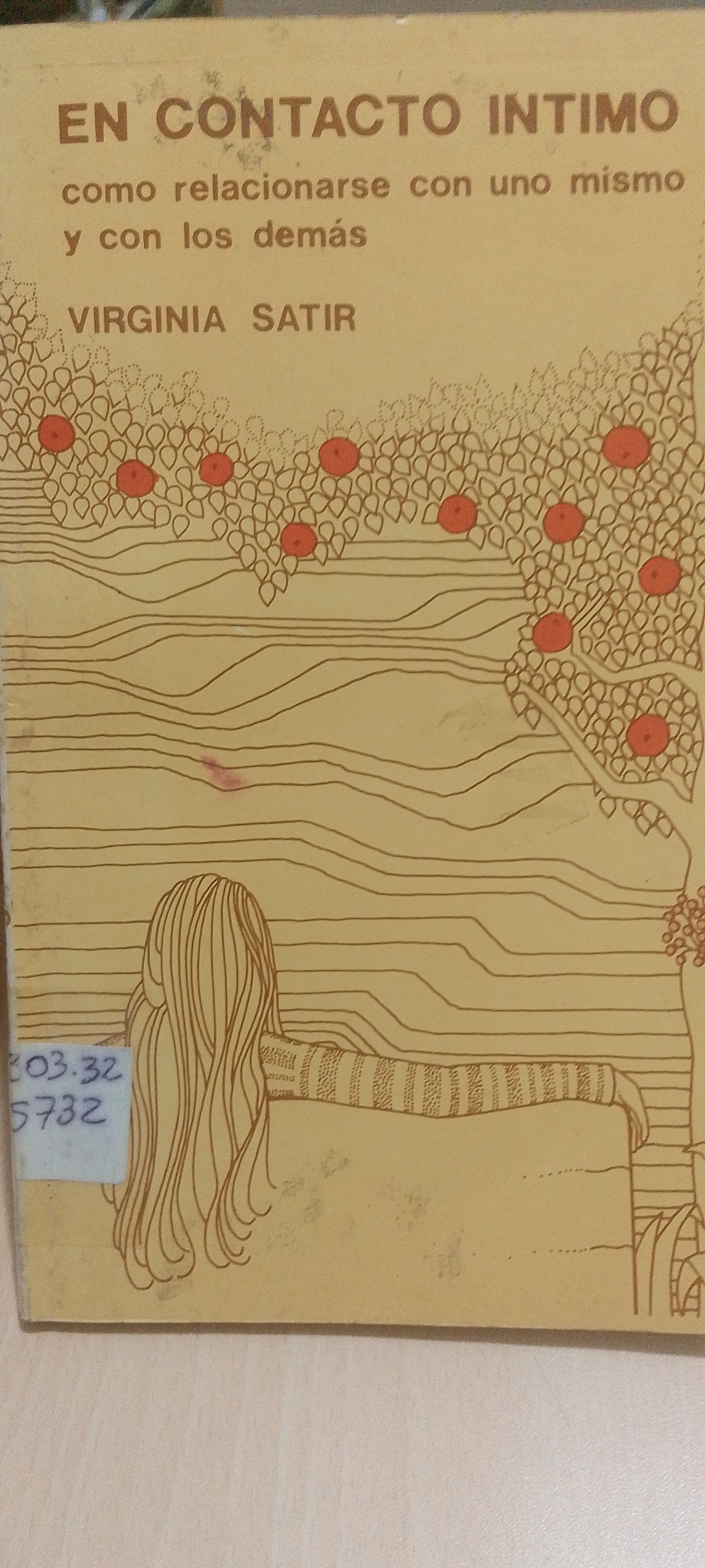 Portada de En contacto íntimo. Cómo relacionarte con uno mismo y con los demás