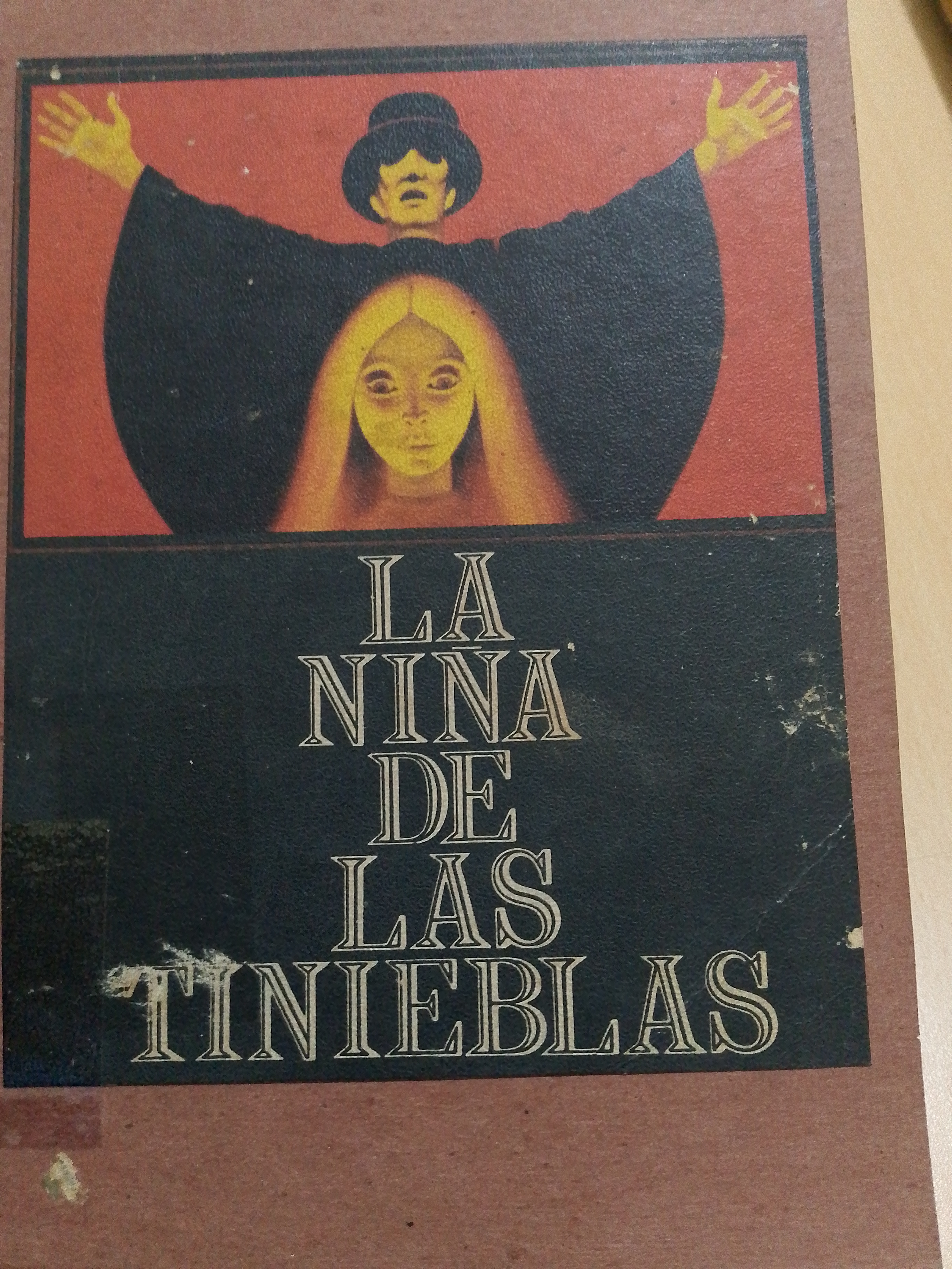 Portada de La niña de las tinieblas