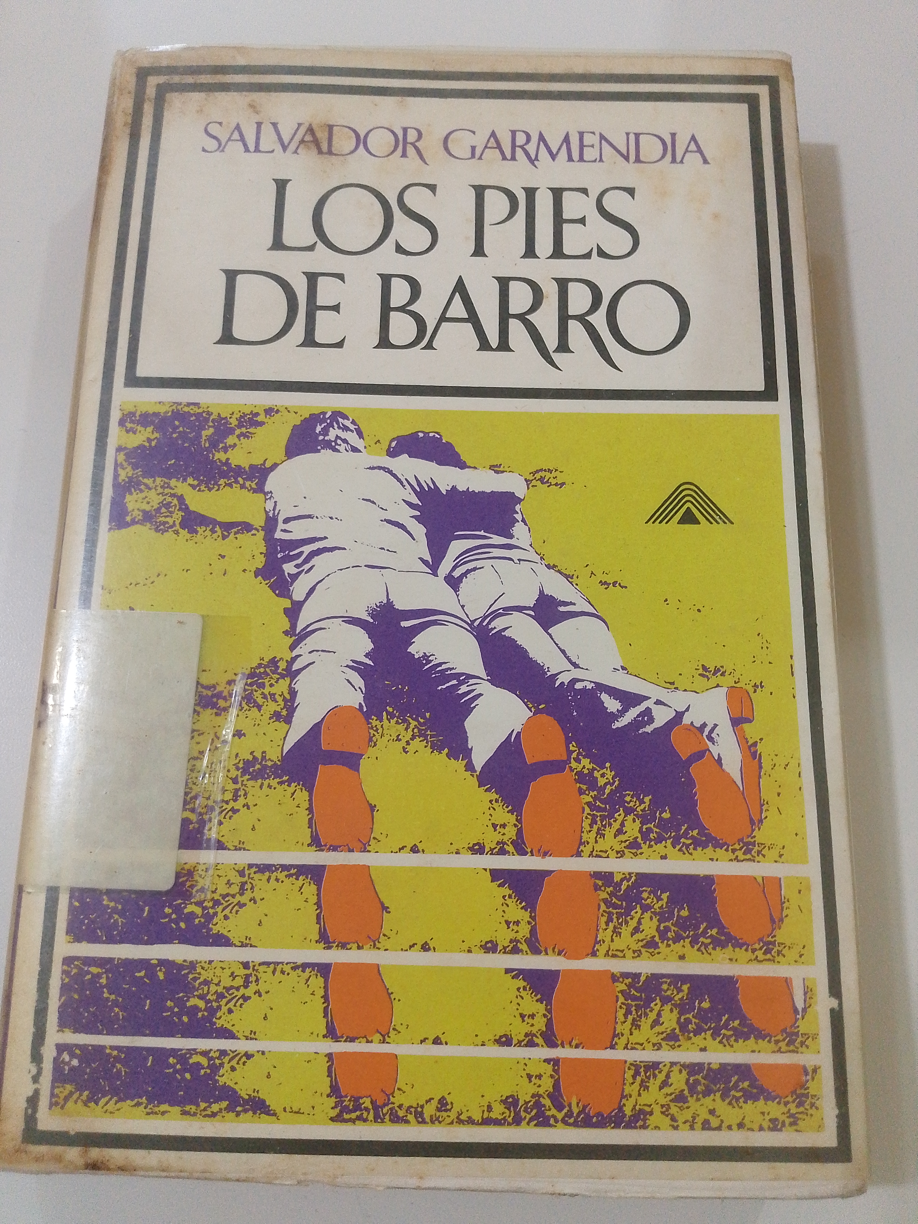 Portada de Los pies de barro