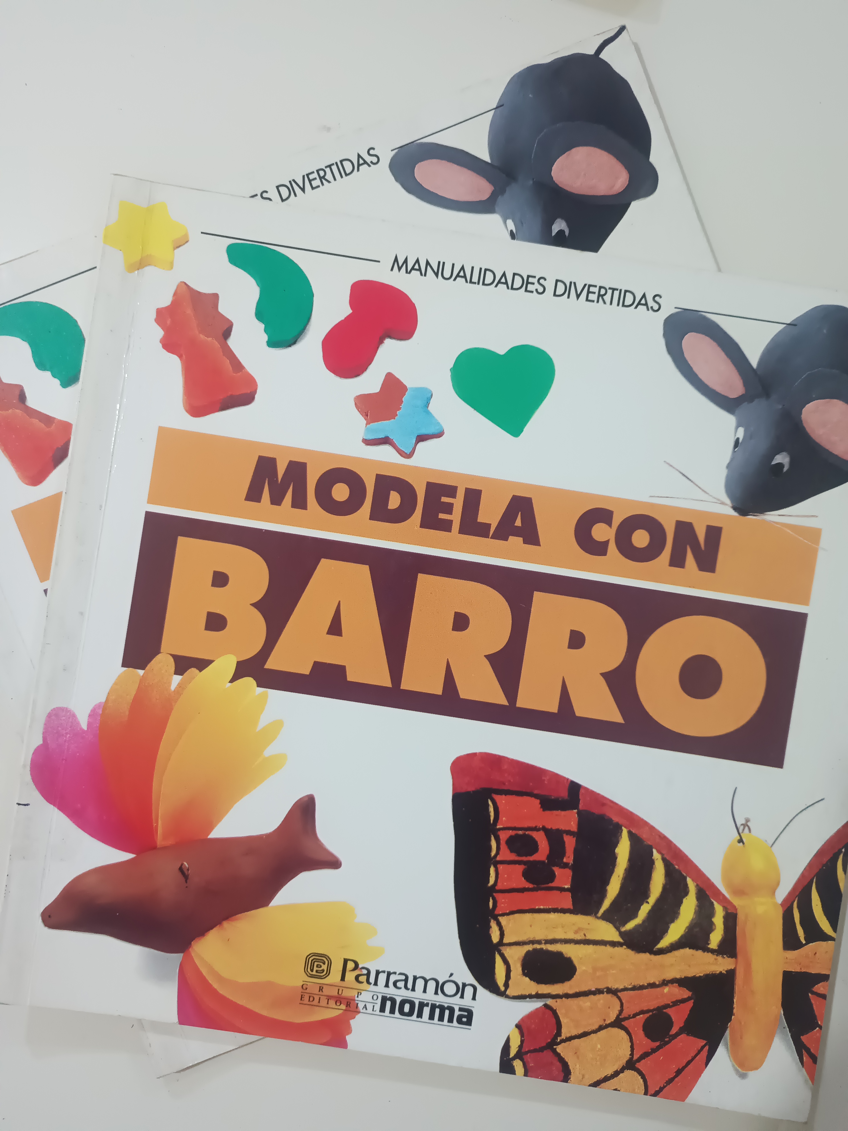 Portada de Modela con Barro