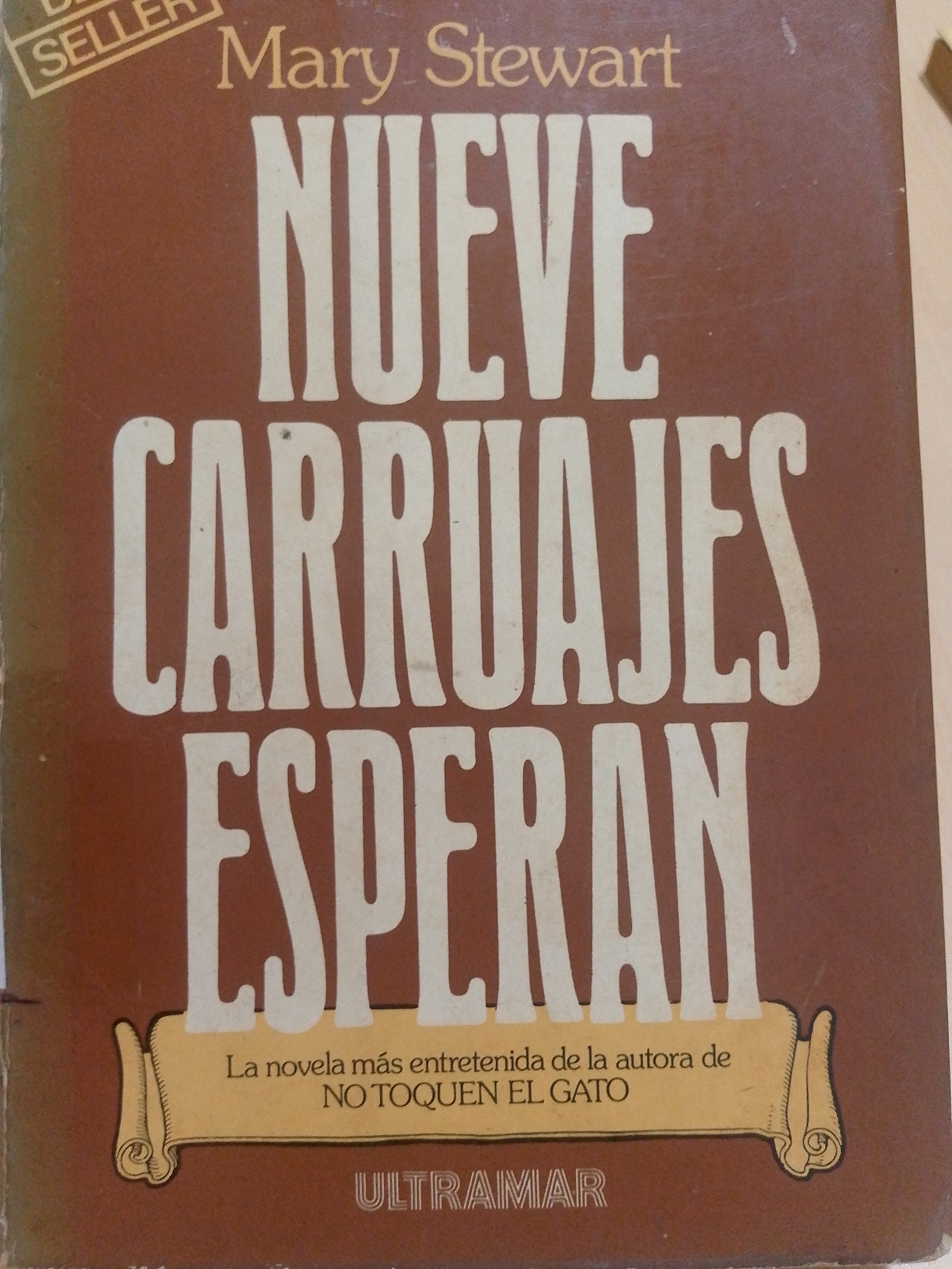 Portada de Nueve carruajes esperan