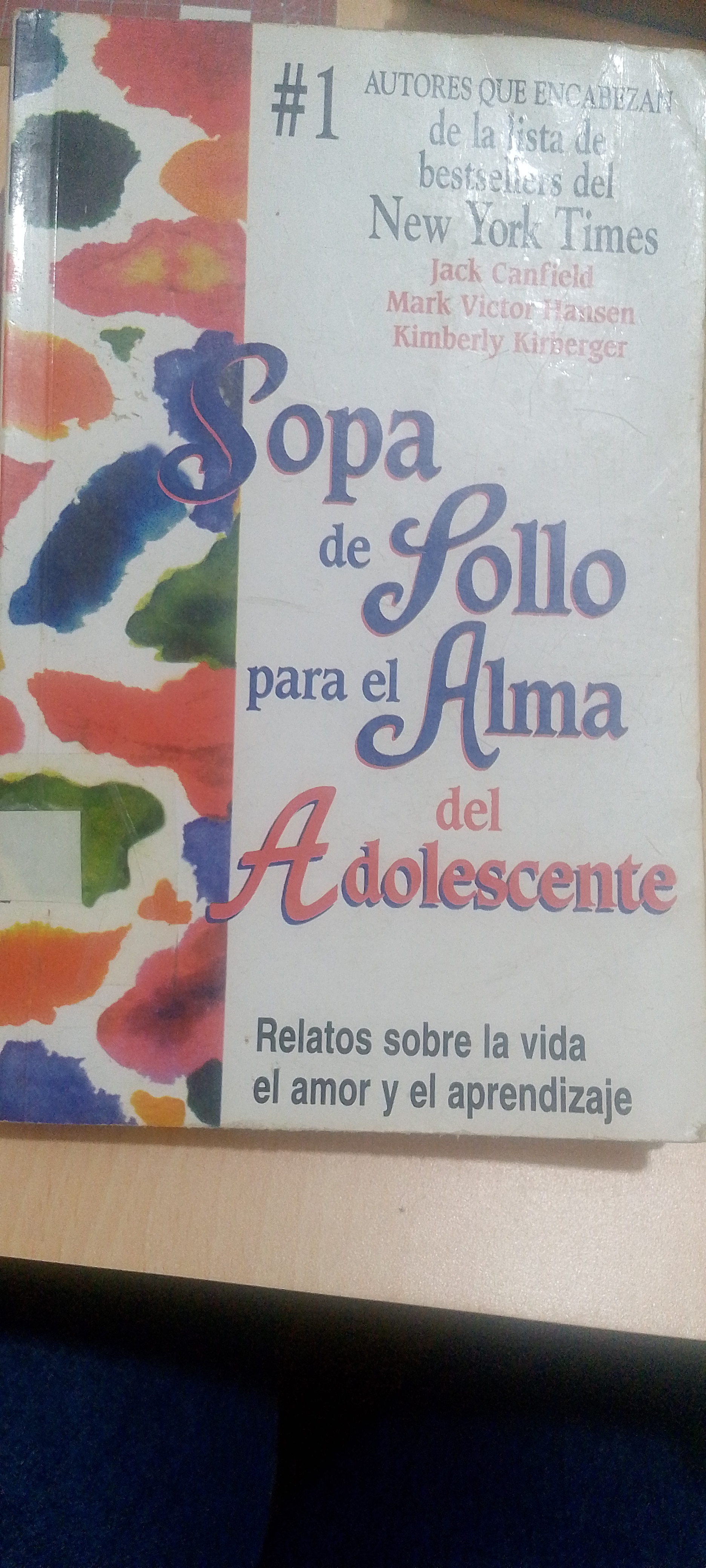 Portada de Sopa de pollo para el alma del adolescente. Relatos sobre la vida, el amor y el aprendizaje.