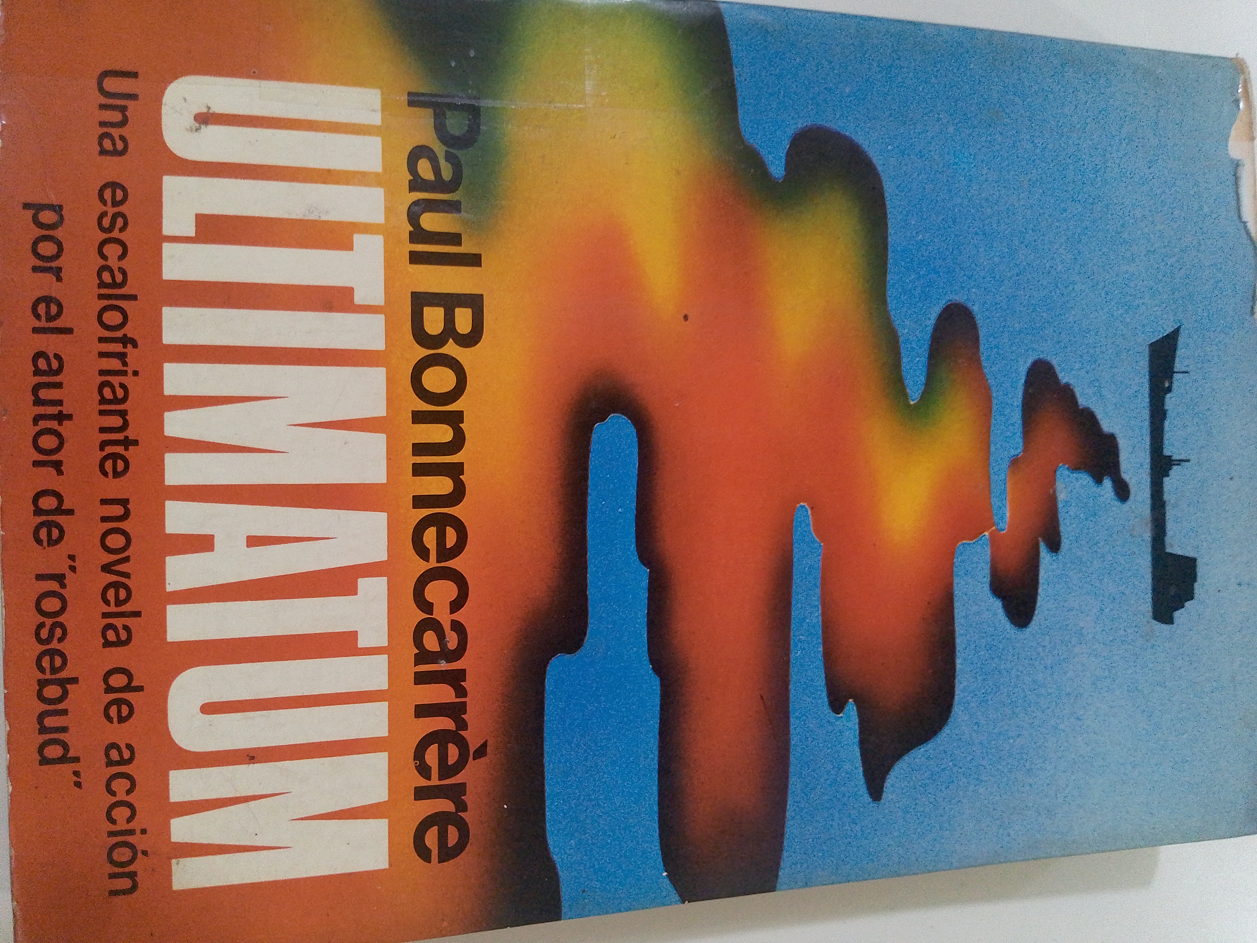 Portada de Ultimatum.  Una escalofriante novela de acción