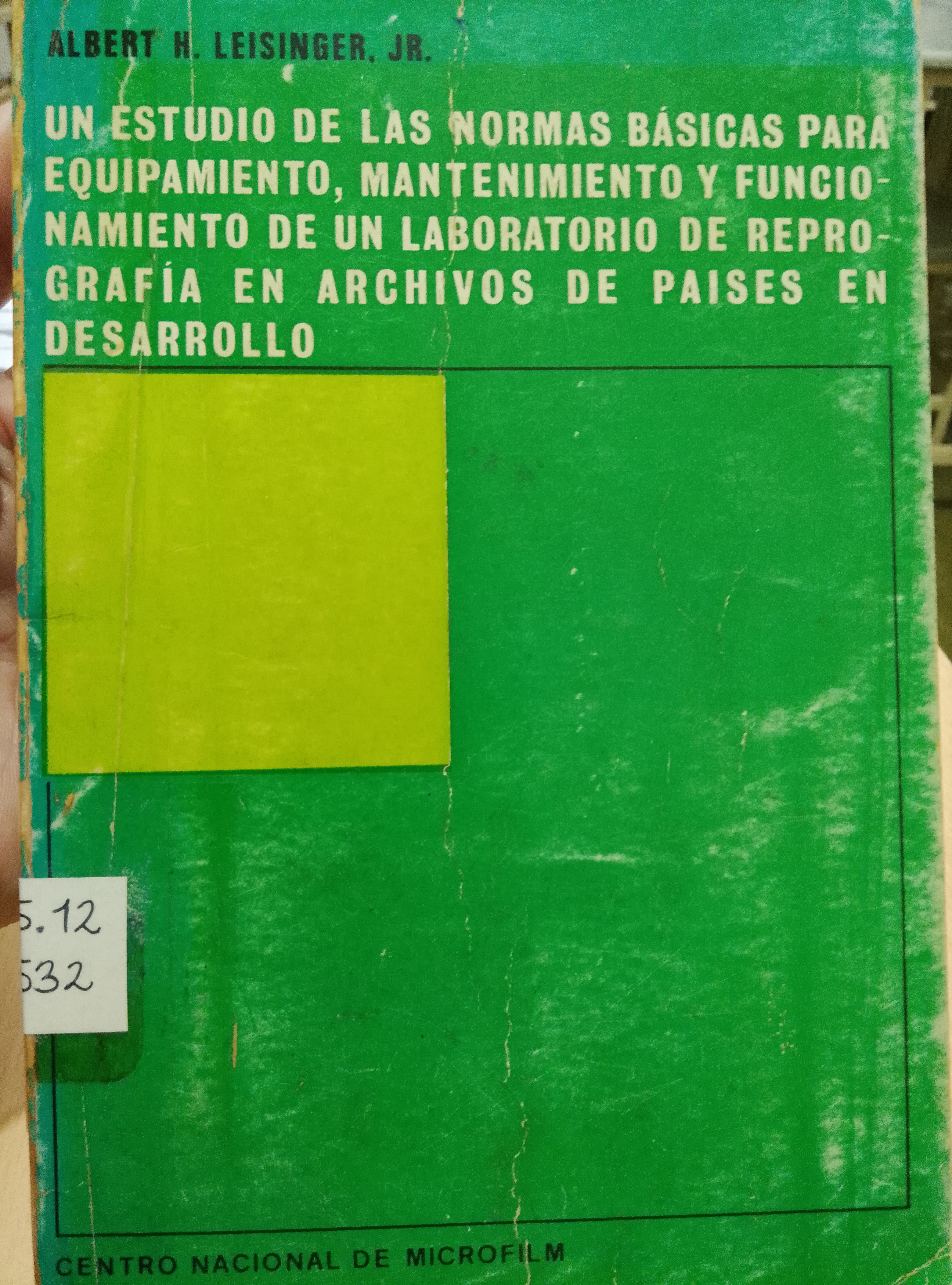 Portada de Un estudio de las normas básicas para equipamiento, mantenimiento y funcionamiento de un laboratorio de reprografía en archivos de países en desarrollo